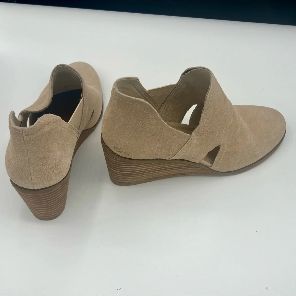 TOMS Suede Wedge Bootie Kallie‎ Cutout Oatmeal Tan Leather 7